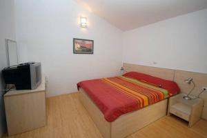 BMV room for 2-3 with greenery view