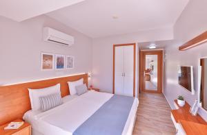 Standard Double Room with Partial Sea View room in Olea Nova Hotel