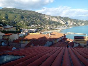 T2 à Menton Vue mer proche Plage