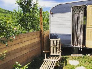 Maisons d'hotes Gite Aurinko : caravane avec bain nordique : photos des chambres