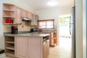 Kingston Vacation Rentals at Delightful Townhouse near Halfway Tree, Kingston