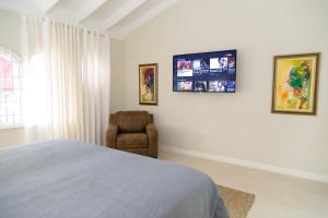 Kingston Vacation Rentals at Delightful Townhouse near Halfway Tree, Kingston
