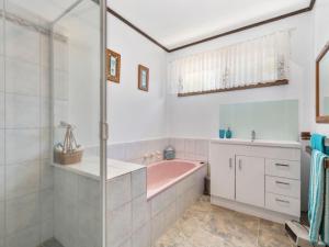 Raymond Coastal Cottage