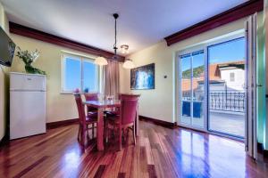 Seafront Apartment Duo