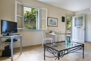 Windward Suite at Captains Guesthouse