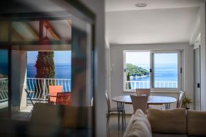 ZENITH APARTMENT by DuHomes