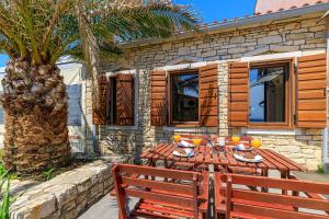 Cuvi Beach Apartments