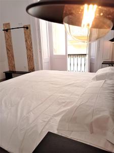 Deluxe Double or Twin Room with Balcony room in Planeta Cadiz Hostel