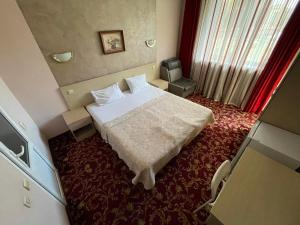 Double Room with Balcony (2 Adults + 1 Child) room in Гостевой дом Golden Fish