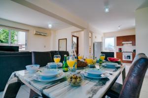 Villa with Private Pool room in Villa Karisa