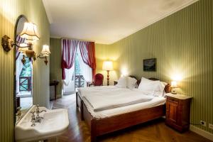 Superior Double Room with Waterfall View room in Grandhotel Giessbach
