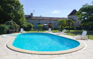 Maison de 5 chambres avec piscine privee jacuzzi et jardin clos a Thenac