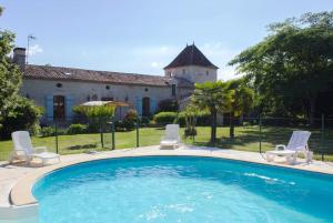 Maison spacieuse à Thénac avec piscine privée