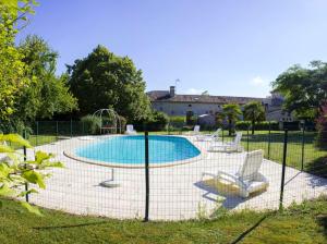 Maisons de vacances Maison de 5 chambres avec piscine privee jacuzzi et jardin clos a Thenac : photos des chambres