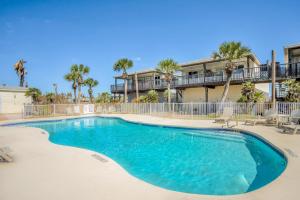Three-Bedroom House room in AVE205-Cast-A-Waves home