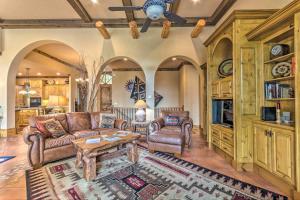 Luxurious Hot Springs Abode with Private Dock! - image 2