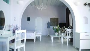 Luxury Villa Psarou room in Villa Lov Ammos