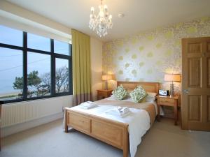Deluxe Double Room with Bath room in The Gladstone