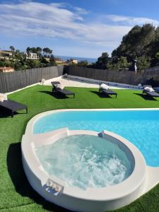 Chillout House with heated pool 29 C Sea & Mountain view