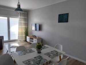 Apartamenty z tarasami "Miętowy spokój 15" "Romantyczna szarość 16" "Niebieska elegancja 17" maksymalnie dla 6 osób