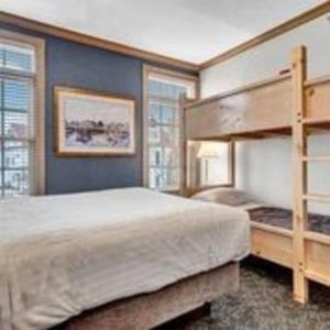 Holiday Home room in Lake Michigan Courtyard 2 bedroom King Suite