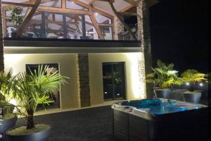 Villas Chez Bascans Corps de ferme renove avec jacuzzi et piscines 2 bassins : photos des chambres