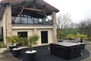 Villas Chez Bascans Corps de ferme renove avec jacuzzi et piscines 2 bassins : photos des chambres