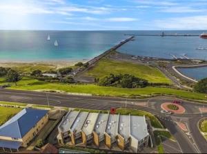 Oceanscape ~ OCEAN VIEWS Uninterrupted