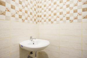 RedDoorz Plus near Jogja City Mall 5