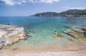 The Wave House - Seafront Escape in Peaceful Mochlos