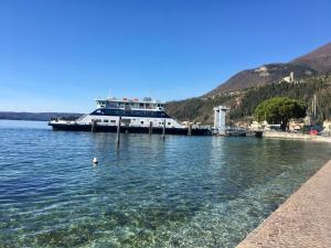 Casa vacanze Gabbianella villa con giardino lungolago Maderno