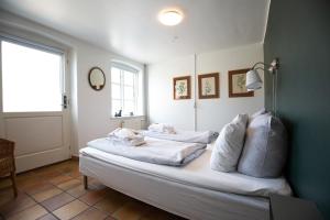 Double or Twin Room with Shared Bathroom room in Gæstgiveri Bregninge