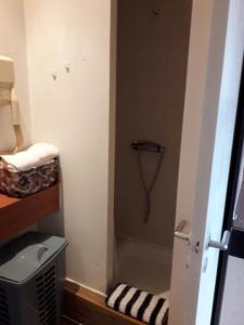 Appartements Le studio des halles avec climatisation 15m2 : photos des chambres