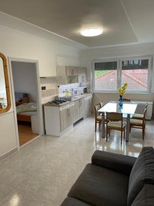 Pingvin Cukrászda Apartman felső szint