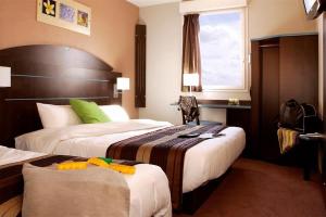 Hotels Hotel Akena City Caudry : Chambre Triple - Non remboursable