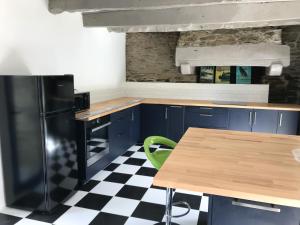 Maisons de vacances Maison de 5 chambres avec jardin amenage et wifi a Saint Hernin : photos des chambres