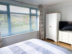 SunnyVale Valley View Cottage