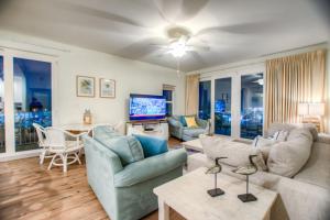 Apartment room in Exclusive 3 BD End Unit Laketown Wharf 5th Floor! Best Amenities!