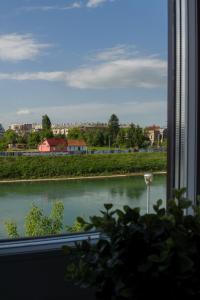 Cozy river view apartment