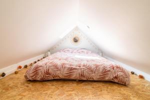 Neighbour's flat photo 9