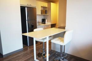 Amazing views SJO, Cozy, Equipped. 247 Concierge
