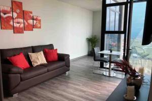 Amazing views SJO, Cozy, Equipped. 247 Concierge