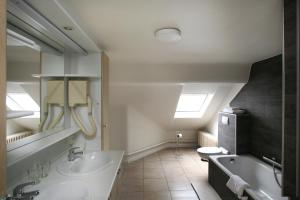 Three-Bedroom Apartment room in Hotel Au Prince Royal