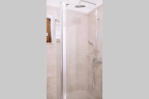 Fully renovated one bedroom apartment with a terrace - C