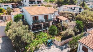 Fully renovated one bedroom apartment with a terrace - C