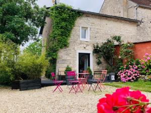 Maisons de vacances La Petite maison de Celine & Frederic avec piscine a Prehy : photos des chambres