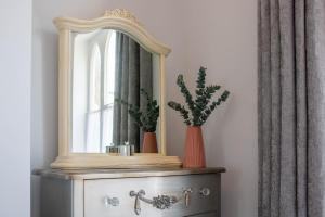 Grand 1 bed Georgian Suite at Florence House, in the heart of Herne Bay and 300m from beach