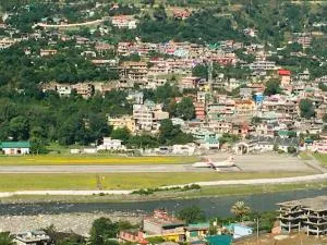 TravellingPhone Homestay - Shamshi