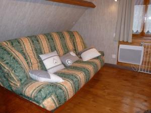 Maisons de vacances Charmante maison renovee avec terrasse, jardin clos, WIFI et equipements bebe a Fiefs - FR-1-376-1 : photos des chambres