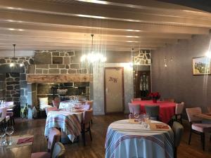 Hotels Hotel Restaurant du Plomb du Cantal : photos des chambres